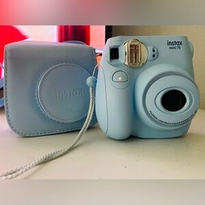 Light blue Fujifilm insta mini 7s